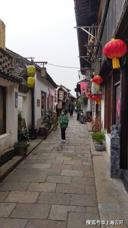 最近《繁花》又让王家卫大火了一把,实话说,在第一次